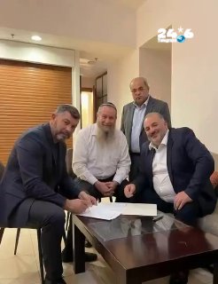 🇮🇱 The hope of Tibi and Abbas: that you will vote for parties that pass the threshold - the road to the formation of the dangerous government of Lieberman, Yair Golan, Eisenkot, Bennett and the Arab parties that support terrorism. To prevent this we must vote no. vote for Likud. Benjamin Netanyahu.
