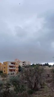 🚨🚨 Another photo angle shows the moment when an Israeli drone attacked a building in Mipidon.