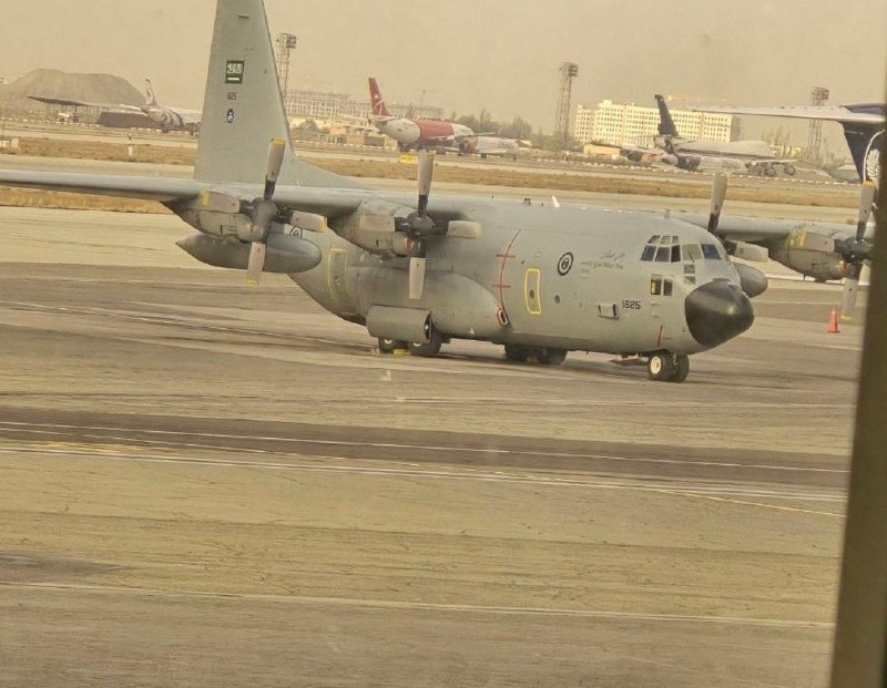 תמונות של מטוס התובלה הרקולס c_130 של ערב הסעודית בנמל התעופה מהרבאד בטהרן M.A