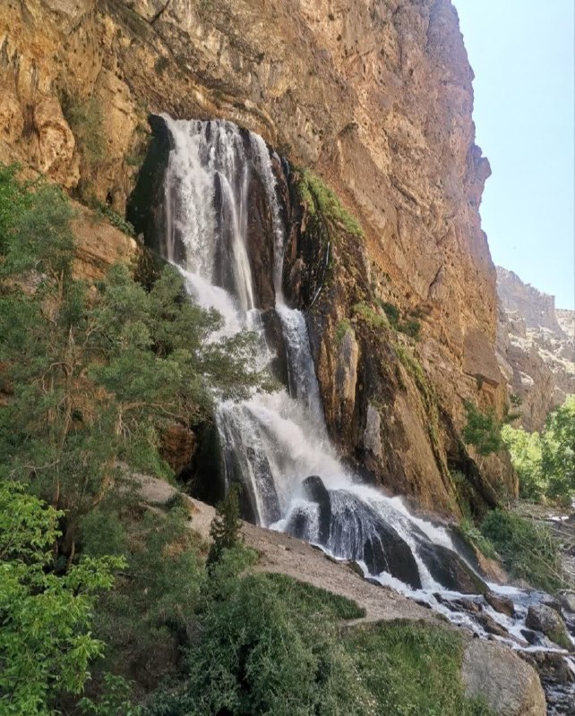 موج خبر لرستان: 💦 بلندترین آبشار لرستان؛ «آبشار آبسفید» شهرستان الیگودرز اگر دنبال یک مقصد خنک و تماشایی برای طبیعتگردی هستید، آبشار آ