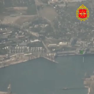 🇷🇺🇺🇦️ - צוותים המפעילים תחמושת גראן-4 מצוידת במחפשי אלקטרו-אופטיים (EO) תקפו כלי שיט המשמשים לתמיכה בכו…