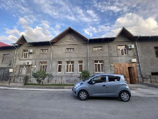Yangi hayot tumanida 15 xonali uy 6 sotix yer narxida sotiladi