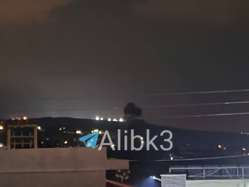פשיטה של מטוסי כיבוש על העיירה מנצורי, דרומית ללבנון.
