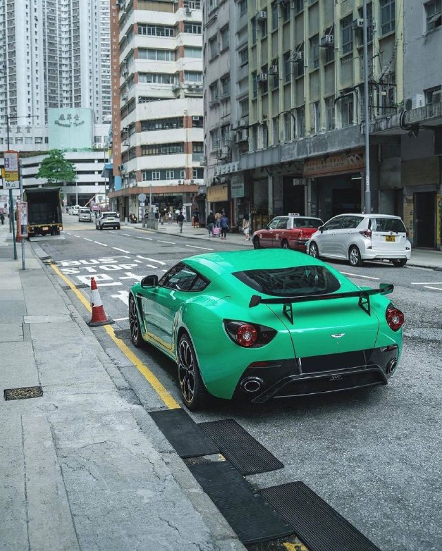 Aston Martin V12 Zagato 5