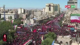 וידאו: הרחובות המובילים למקדשו של האימאם רזא (עליו השלום) עמוסים במיליוני המונים המשתתפים בטקס ההלוויה והפר…