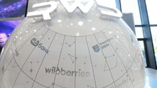 Регулярная рубрика: «Wildberries купил...»Wildberries выкупил мажоритарную долю в «Еаптеке». Как пишут СМИ, сумма сделки могла составить 7–12 млрд рублей.Теперь маркетплейс расширит ассортимент лекарств на площадке, а также сможет начать использовать партн