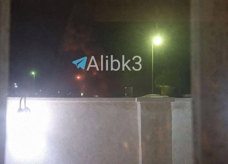 תמרות עשן עולות בבנדר עבאס