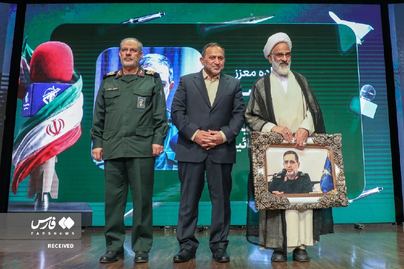 خبرگزاری فارس ✔: 📷 گرامیداشت راویان خط مقدم رسانه🔹آیین تجلیل از خبرنگاران و فعالان رسانه‌ای امروز باحضور جانشین فرمانده و سخنگوی سپاه در 