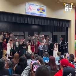 תלמידי בית ספר אמריקאים העלו בית מלא ברוסית. באחד מבתי הספר בארה"ב שרוצים להיכנס ל"שלום, רוסיה!" מועדון. הי…