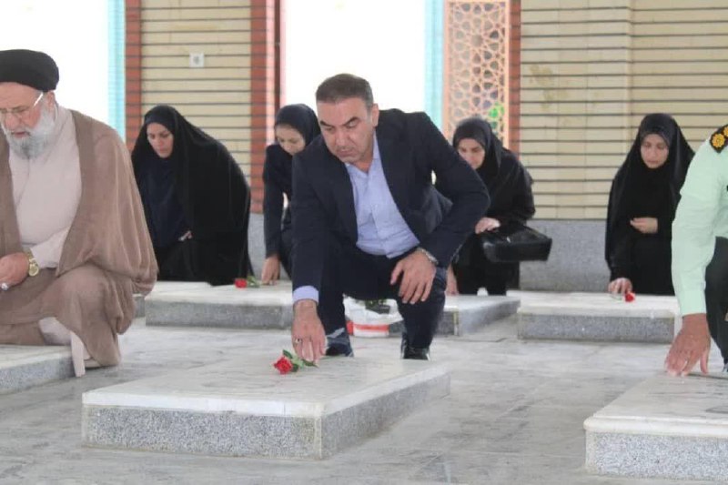 همای خبر گیلان🇮🇷: گلباران مزار مطهر شهدای رضوانشهرمشروح خبر:https://homaykhabar.ir/%d9%87%d9%85%d8%b2%d9%85%d8%a7%d9%86-%d8%a8%d8%a7-%d8%b