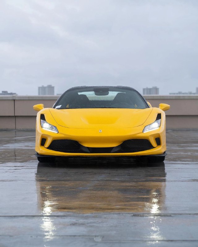 Ferrari F8 Spider в цвете Giallo Modena 3