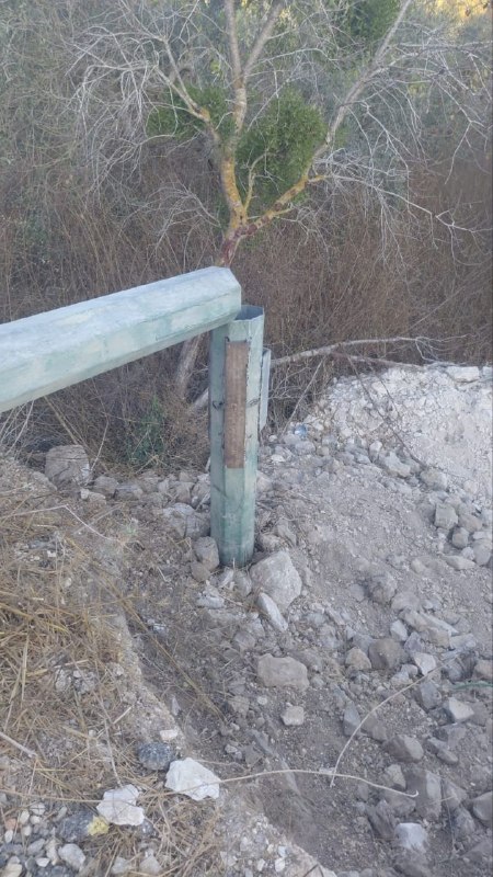 مرکز اطلاعرسانی فلسطین: 🔴شهرکنشینان مجددا تیرهای برق روستای بورین را قطع کردندشهرکنشینان صهیونیست برای دومین بار طی یک هفته، شماری از تیرهای ب