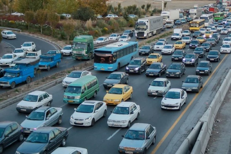 עומס תנועה כבד בכביש המהיר טהראן-קראג'-קזווין