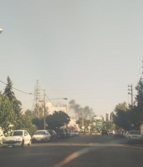 רואים עמוד עשן במעלה עבאד, שירז