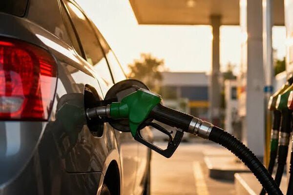 Roshangari.ir | روشنگری: نیکزاد: قیمت بنزین افزایش نمی‌یابدنایب رئیس مجلس در گفت‌وگو با ایسنا:🔹قیمت بنزین افزایش پیدا نمی‌کند🔹مقرر شد سهمیه ۶۰ لی