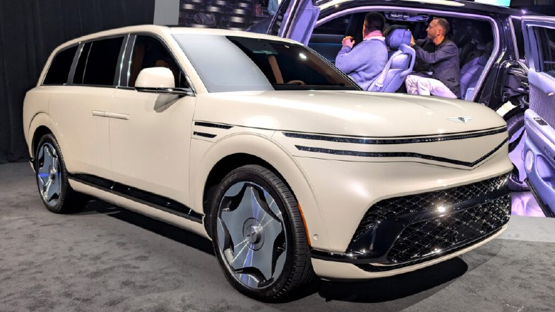 🔥💪 В мире люксовых SUV появилась новая сила! 🏎 Genesis представила GV90, кото