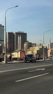המצב במרכז מוסקבה במהלך הפסגה הרוסית-אפריקה. הקרמלין מופרש (אפילו על נהר מוסקבה) על ידי אלי, המשטרה, בכל מק…