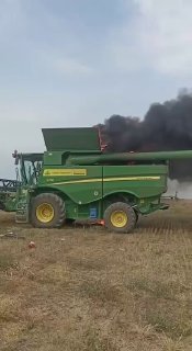 Ворожі дрони знищили останній комбайн фермерського господарства під час жнив на Херсонщині