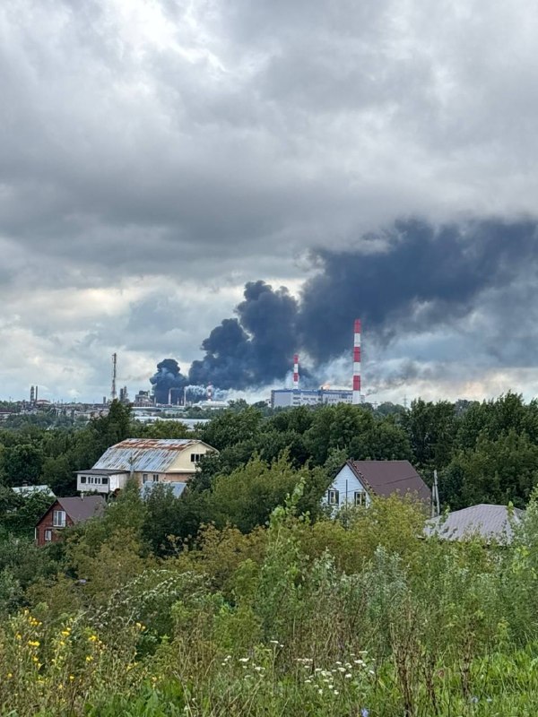 The Wildberries logistics hub in Novosemeykino, Samara region, is now fully engulfed in flames following the Ukrainian drone strike.