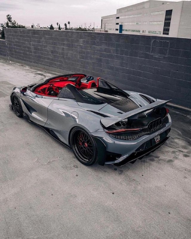 McLaren 765LT 4