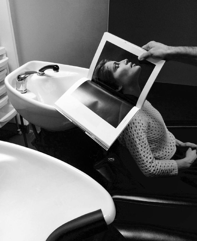 Парикмахер — это не только салон.Это съёмки, реклама, бренды, арт. Но туда не берут «по записи».Сегодня в сторис рассказываю, как я вышла из зоны комфорта, перестала работать только в салоне и попала в индустрию моды:  — про первую съёмку для журнала  — кому стоит выбрать путь развития не в салоне— покажу мои первые работы на конкурсе.День 2. Уже выложила в сторис канала, приглашаю к просмотру 🖤Парикмахер — это не только салон.Это съёмки, реклама, бренды, арт. Но туда не берут «по записи».Сегодня в сторис рассказываю, как я вышла из зоны комфорта, перестала работать только в салоне и попала в индустрию моды:  — про первую съёмку для журнала  — кому стоит выбрать путь развития не в салоне— покажу мои первые работы на конкурсе.День 2. Уже выложила в сторис канала, приглашаю к просмотру 🖤