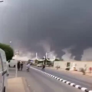 🎦 עדיין ניתן לראות עמודי עשן בשמי ג'יזאן, ערב הסעודית.