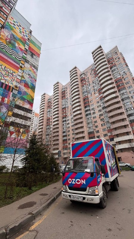 Вот казалось бы неплохая идея, дать место художникам чтобы они смогли и самовыразиться и фасады домов не были… — фото 9 из 10