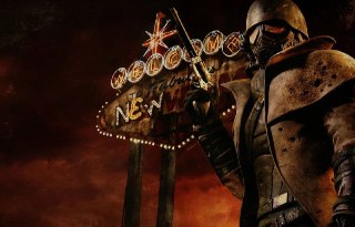 Тодд Говард развеял слухи о вражде с ObsidianBethesda выразила большое уважение студии Obsidian, создавшей Fallout: New Vegas. Несмотря на слухи о соперничестве, между компаниями нет конфликта.