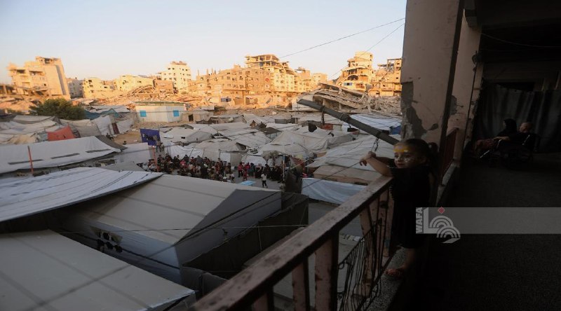 نازحون يعيشون في خيام بحي النصر وسط أنقاض غزة