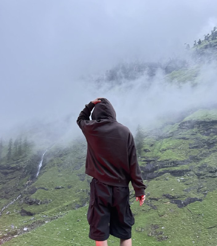 You will not distance yourself. you you You just have to believe in yourself. Otherwise, you will drift into the outer and foreign world, and you will not find your way back until the end of your life.