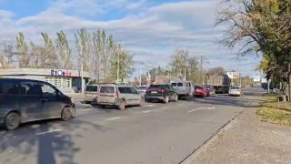 פקקי התנועה הפרועים ביותר ב-מאייבקה לאחר מודרניזציה של הרמזור זהו הצומת בתחנת "ZhBI" בשדרות דנילוב. כל דבר…