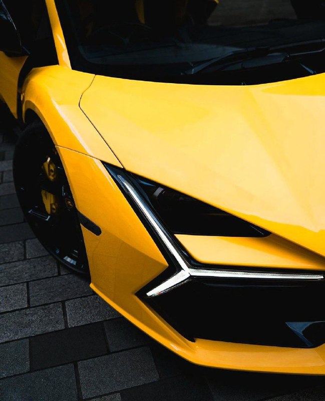 Lamborghini Revuelto 6