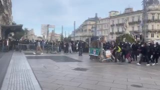 🇫🇷 In Montpellier, rioters tried to storm a police fence with homemade barricades made from stolen shopping carts. The attack failed, and the police arrested several of them.