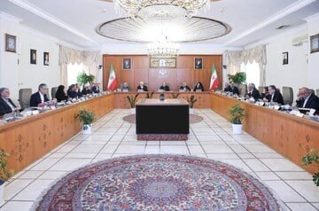 شبکه اطلاع رسانی دانا: پزشکیان: صرفهجویی در مصرف بنزین را باید از دولت شروع کنیم🔺رئیس جمهور گفت: برنامهریزی کنید که چگونه میشود ماشینهای دو