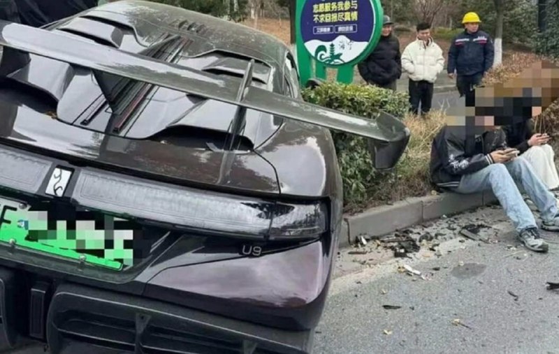 Суперкар BYD Yangwang U9 впервые попал в серьёзное ДТП 3