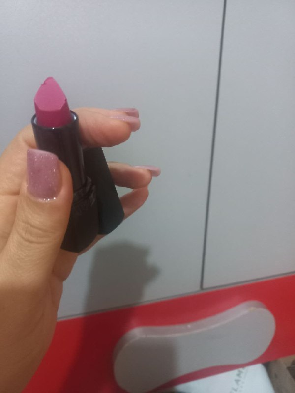 💄 اوریفلیم با نگین😘💄: یک عدد رژلب ravishing rose برند آوون انگلیس یه کوچولو سرش آسیب دیده تاریخ تولید ۱۰/۲۰۲۴تاریخ انقضا سه سال بعدقیمت اصلی 1