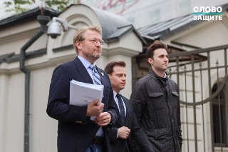 «Яблоко» подало апелляцию на решение Верховного суда о снятии с выборов, сообщил лидер партии Рыбаков:«Абсолютно точно доказали, что никаких малейших <…> не было оснований для снятия „Яблока“. Все это было выдумано. И мы будем продолжать это доказыва