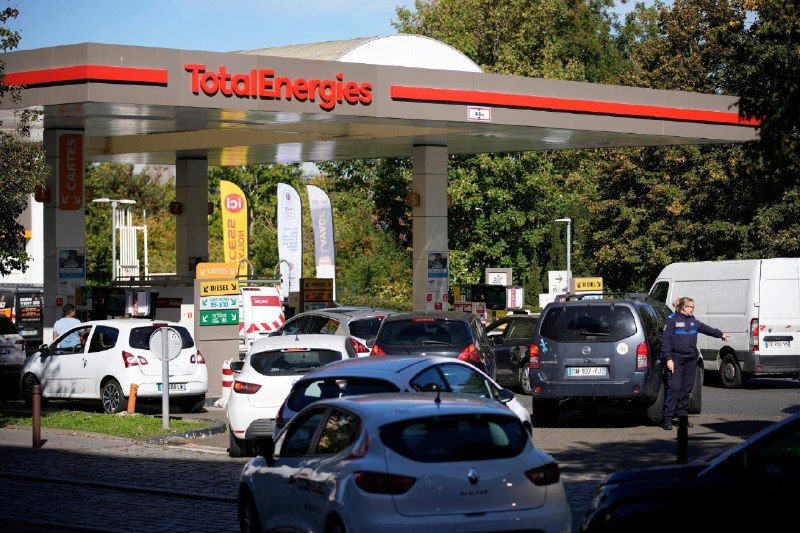 11% of French gas stations report fuel shortages, driven by high oil prices as a result of tensions in the Middle East.