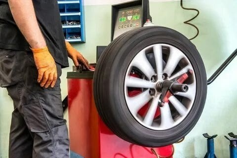 💥макеевка шиномонтаж💥 на постоянную работу шиномонтаж, требуется мастера ремонта шин, дисков. съемщи... - фотография - 1