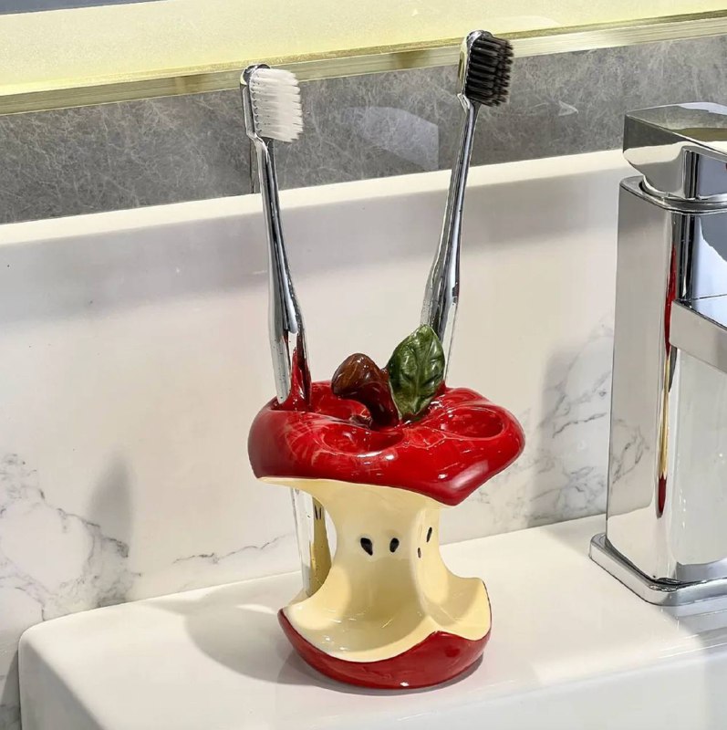 Нашелся забавный керамический стакан для зубных щеток. Он точно сможет добавить нотку иронии в ваш утренний ритуал. Ссылка - изображение 1 - нашелся, забавный, керамический