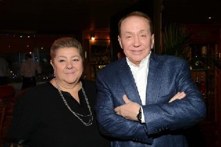 Умерла режиссер программы КВН Светлана Маслякова, вдова телеведущего Александра Маслякова, сообщает пресс-служба КВН.Масляковой было 78 лет. Ее муж умер в 2024 году в возрасте 82 лет.