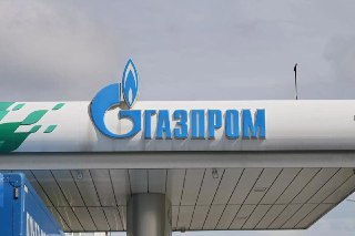 «Газпром нефть» сняла ограничения на продажу бензина — в Москве, Петербурге и еще 11 регионахОб отмене лимитов на отпуск топлива в сети АЗС «Газпром нефть» 4 августа сообщила пресс-службе компании.«Клиенты могут приобрести топливо в любом требуемом объеме 