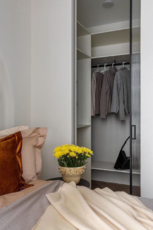 Этот интерьер - доказательство того, что площадь не определяет возможности. На 38 квадратных метрах дизайнер-декоратор Сара Михайлова разместила дв... - изображение 3 - интерьер, две, telegram