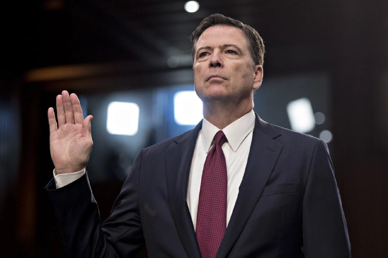ראש ה-FBI לשעבר, ג'יימס קומי, הואשם בהדלפת מידע הגנה לאומי, לציון התיק הפלילי השלישי של ממשל טראמפ נגדו.