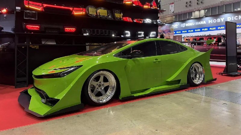 Японцы сделали из Toyota Prius шоу-кар в стиле босодзоку. 3