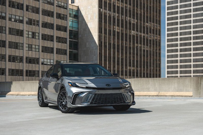 Toyota отзывает 51 644 гибридных автомобиля Camry,...