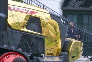 Дональд Трамп завёл OnlyFarms. Будет показывать тракторы и пахоту во всех деталях. Подробнее — в нашем MAX.