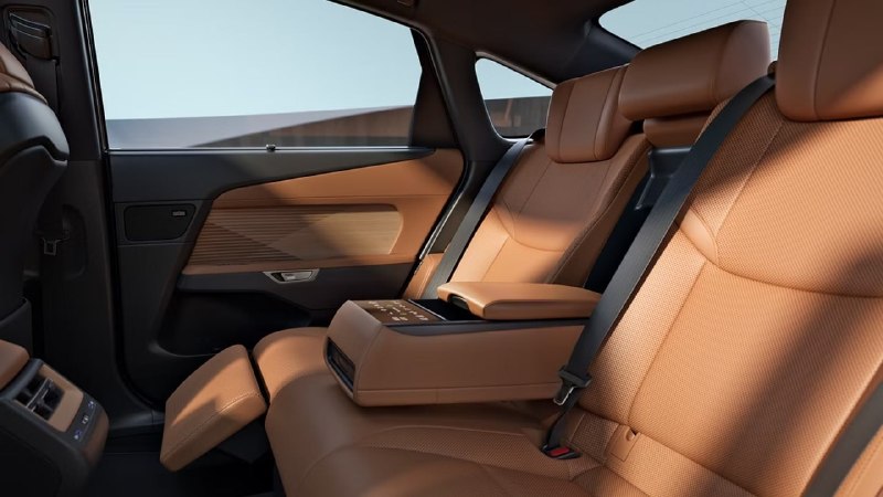 Lexus запустил продажи нового ES в США 4