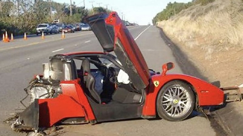 "Почему в США теперь все знают владельца Ferrari Enzo, который распилил сво