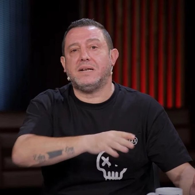 המורה איסמעיל, עזוב את זה היום אחי. אם אתה גורם לו לשחק כדורגל כל כך גרוע, אתה צריך להפסיק. אם אתה משחק כדו…